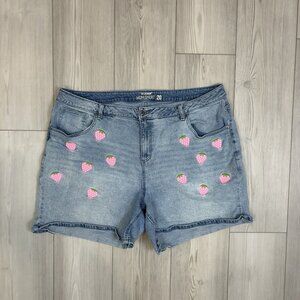 Hot Topic Size 20 Embroidered Strawberry Mom Shorts Plus